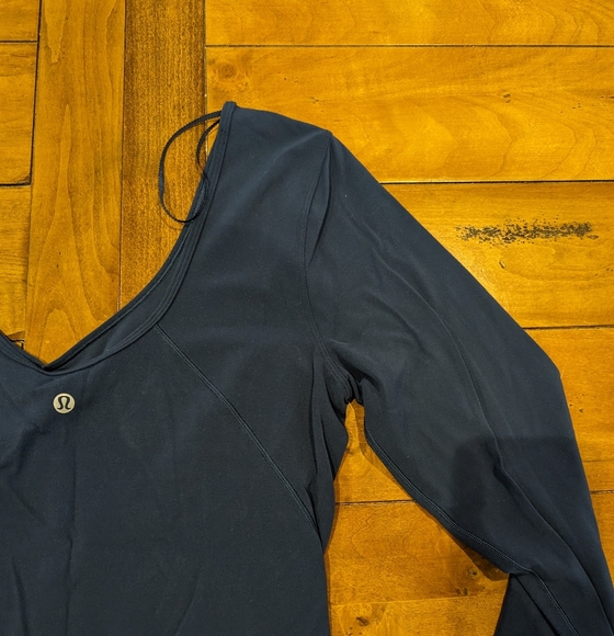 Lululemon Size 10 Nylon long Sleeve Navy Shirt - Picture 1 of 7